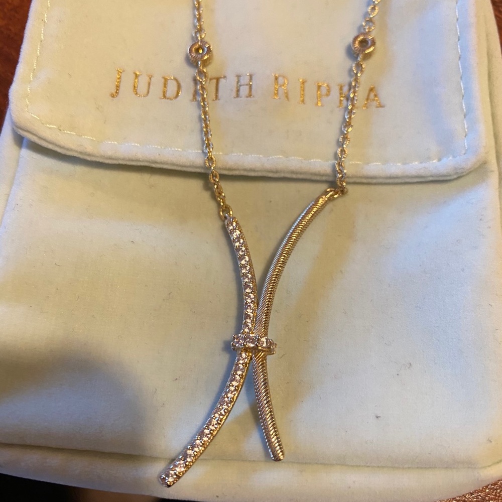 Judith Ripka beautiful gold necklace